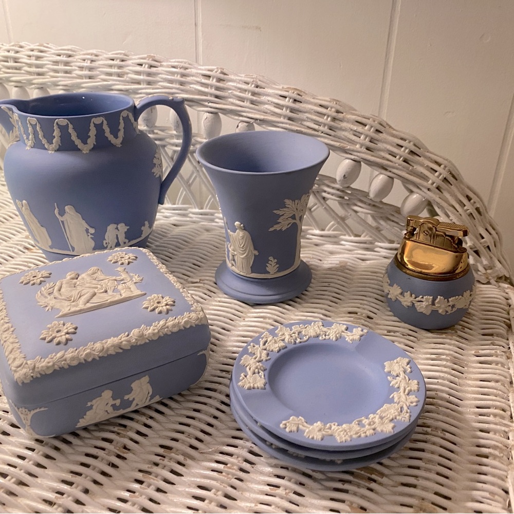 Wedgwood Creamer,  3 trays , sprayer, box with lid and cup